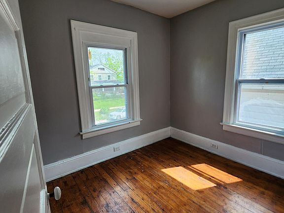 5th image of 3001 Mapledale Ave