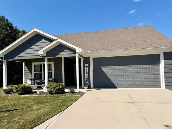 400 NE Chestnut Ct, Oak Grove, MO 64075