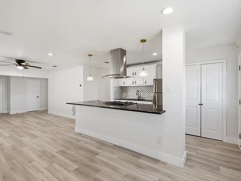 1002 Mardi Gras Ln — Photo 28