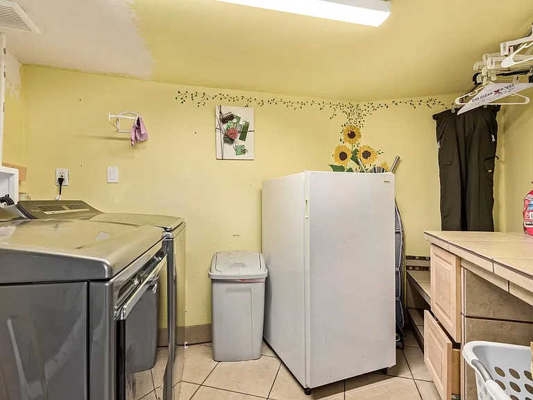 3730 E Kings Ave — Photo 26
