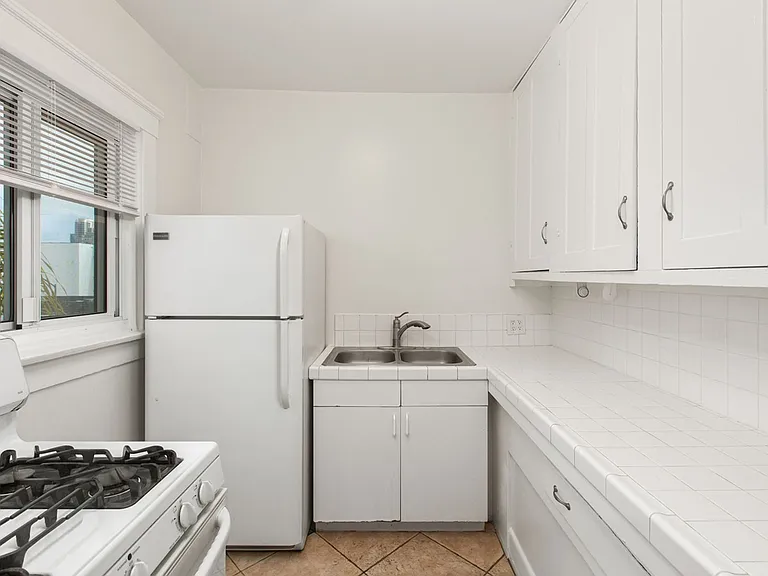 Grandview Apartments — Photo 12