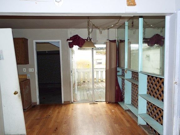 5th image of 165 E Woodside Ave