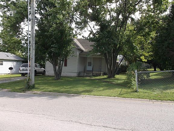 3rd image of 1414 E Irvine St