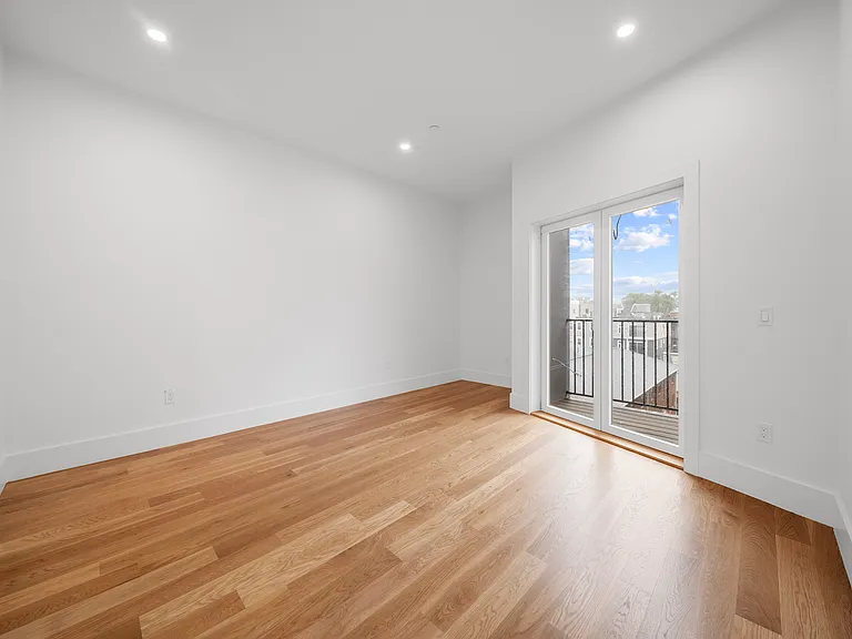 Residencies at 218-220 Old Colony Avenue — Photo 14