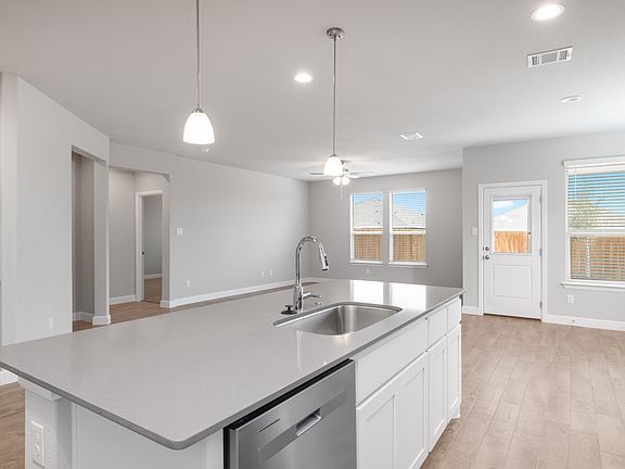 4th image of 155 Dogwood Ave