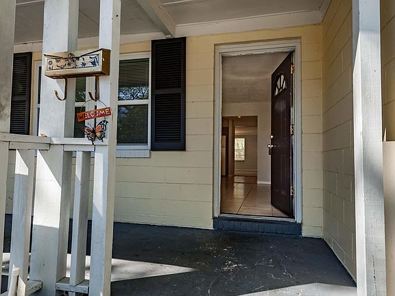 3rd image of 2528 Blueberry Ln