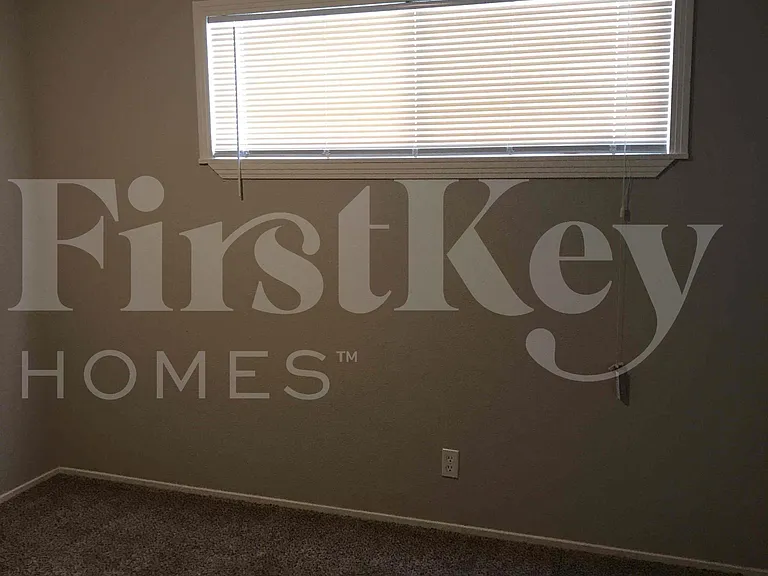1810 Renada Cir — Photo 25