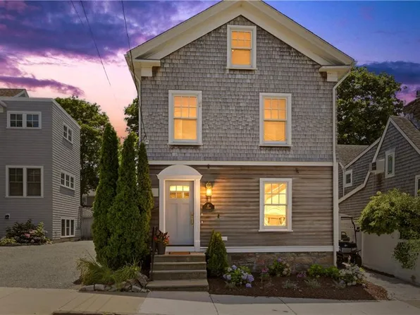 17 Dearborn St, Newport, RI 02840