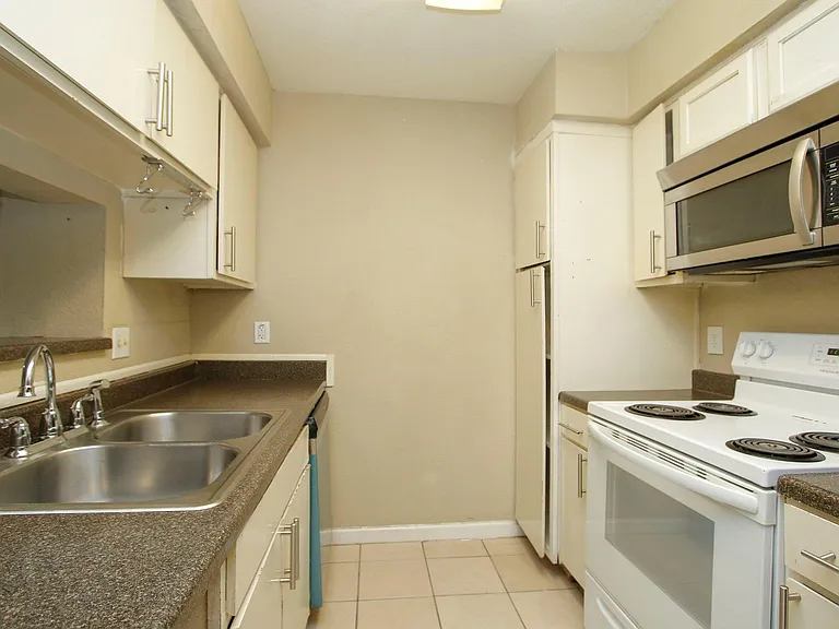 2822 S Bartell Dr #6 — Photo 9