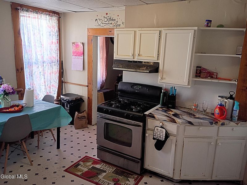 5th image of 158 Mohawk Street