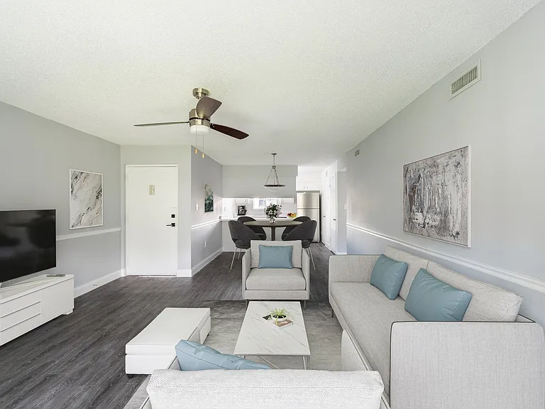 The Bahia Apartments — Photo 33