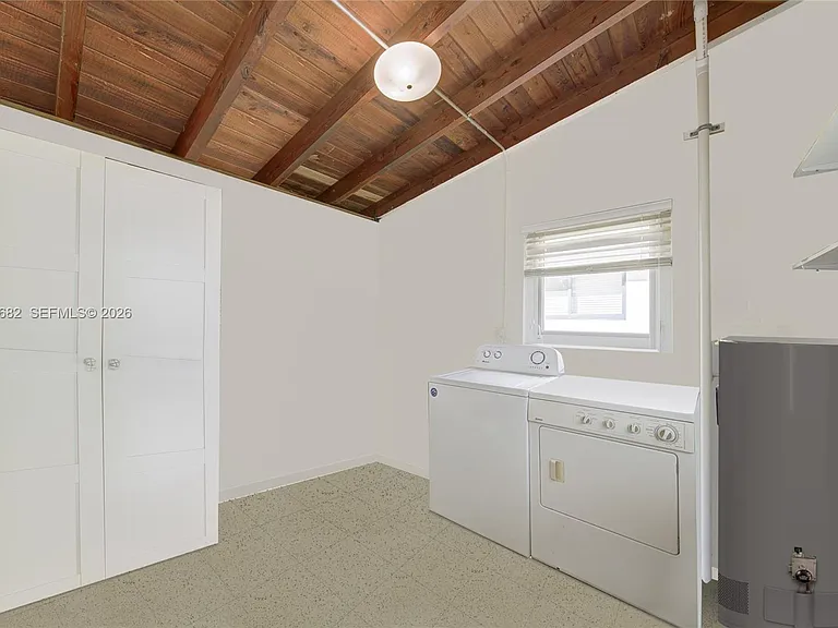 1212 Medina Ave — Photo 16