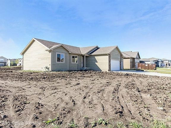 2nd image of 800 NE Bowman Dr