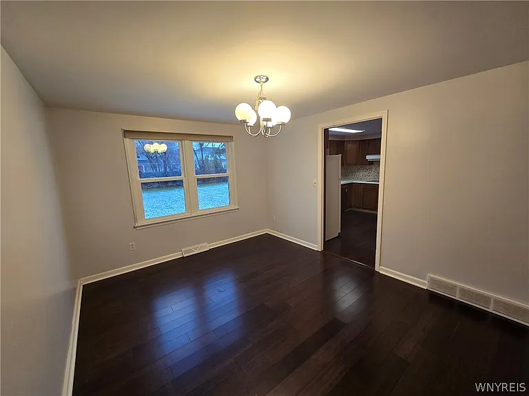 161 Foxpoint Dr W — Photo 11