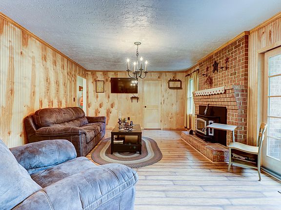 5th image of 202 Cascade Dr
