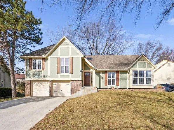 7000 Rene St, Shawnee, KS 66216