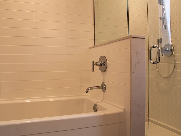 5438 Oak St — Photo 16