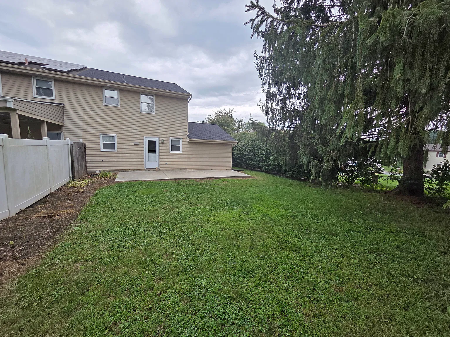 3 bed, 1080 sqft, $1,500 — Photo 2