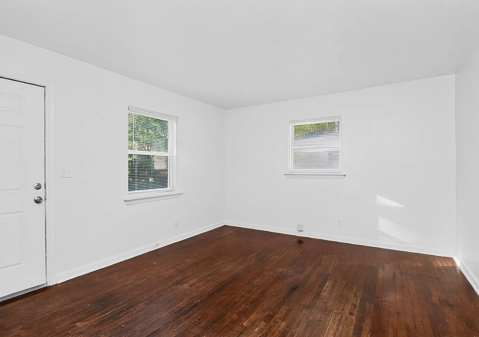 Cozy Two Bedroom Home! — Photo 2