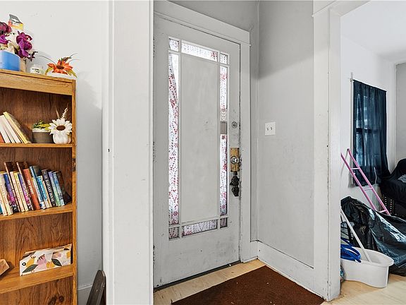 5th image of 119 Victor Ave