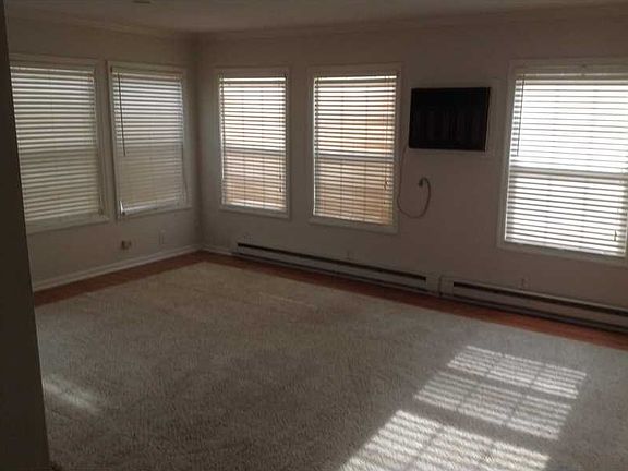 3rd image of 315 Suburban Dr