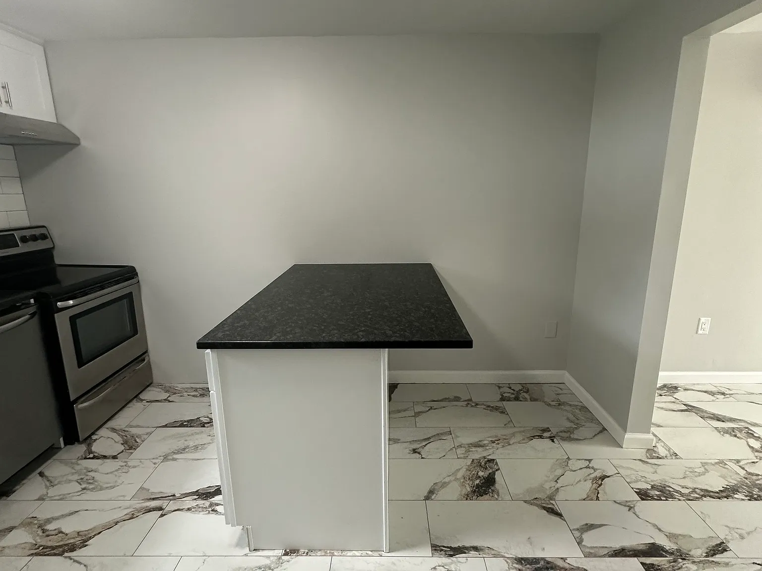 1 bed, 1952 sqft, $1,650 — Photo 4