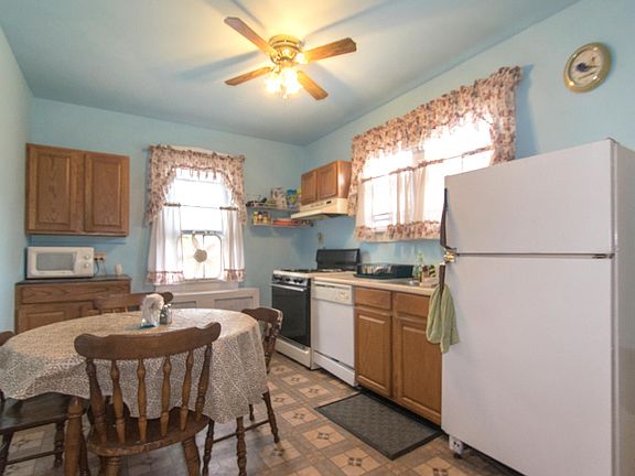 3rd image of 15 Lehigh Ave