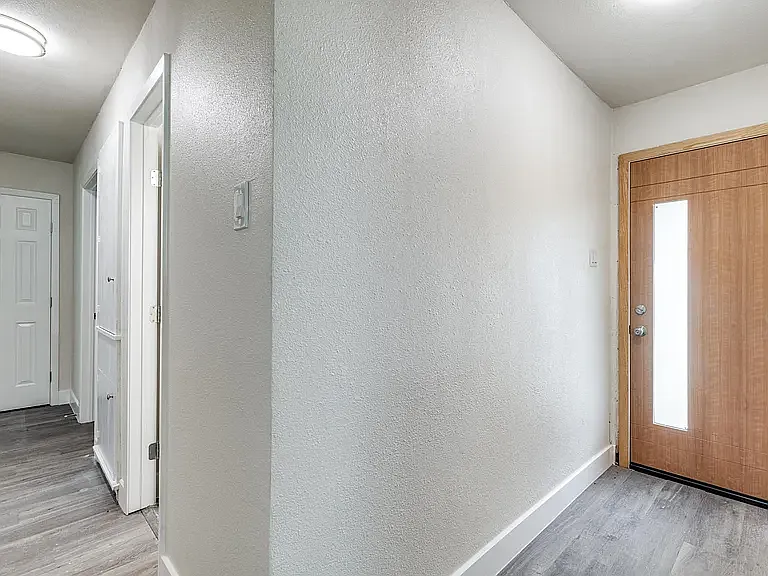 3 bed, 1344 sqft, $1,900 — Photo 2