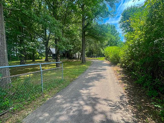 2nd image of 470 Rich Rd