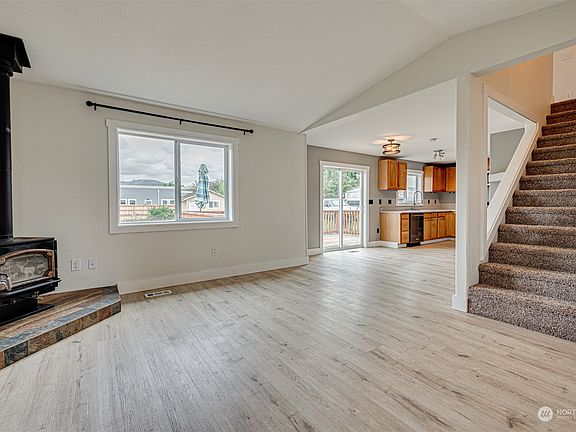 3rd image of 424 Washington Street
