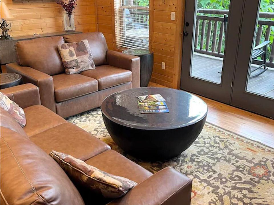 16th image of 909 Fawn Hollow Trl
