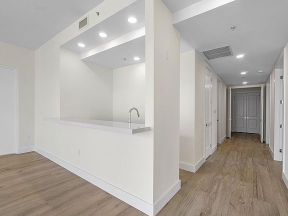 3rd image of 178 Lake Drive #4301