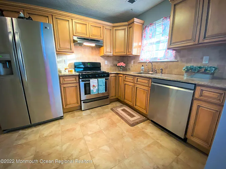 313 Tulip Ln — Photo 13