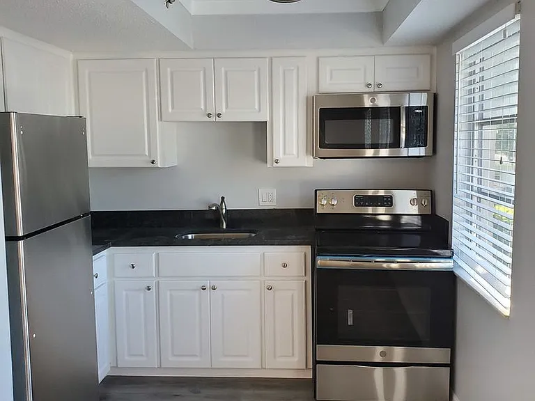 Citadel Apartments of Sarasota — Photo 2