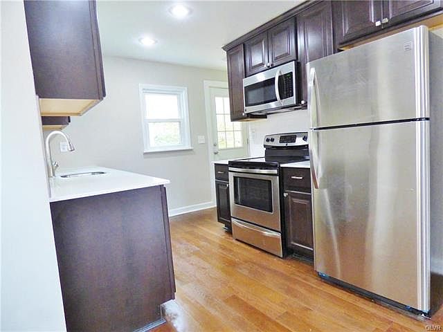 2nd image of 18 E Johnston St