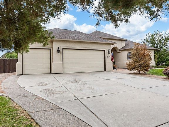 2nd image of 2660 Dahlia Ct