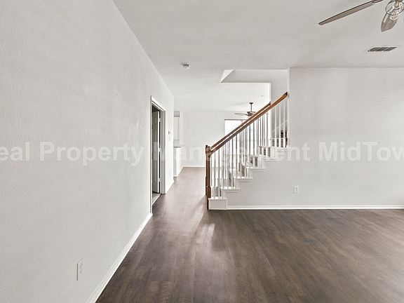 3rd image of 12620 Summerwood Dr