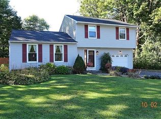 112 Cottage Grove Dr, Minoa, NY 13116