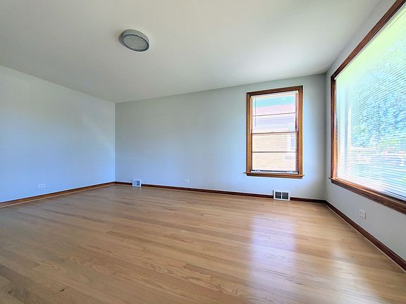 5th image of 3536 Ernst St