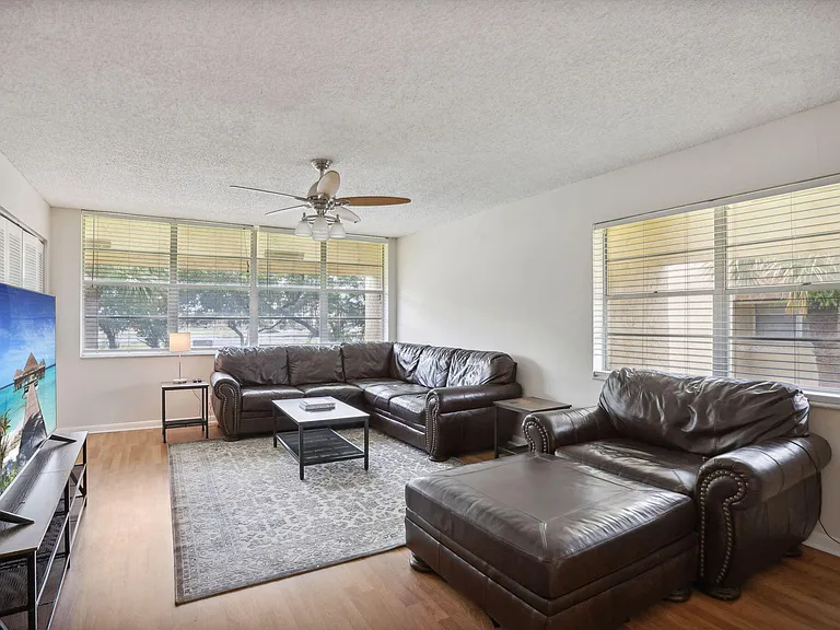 2825 SW 22nd Ave #201 — Photo 10