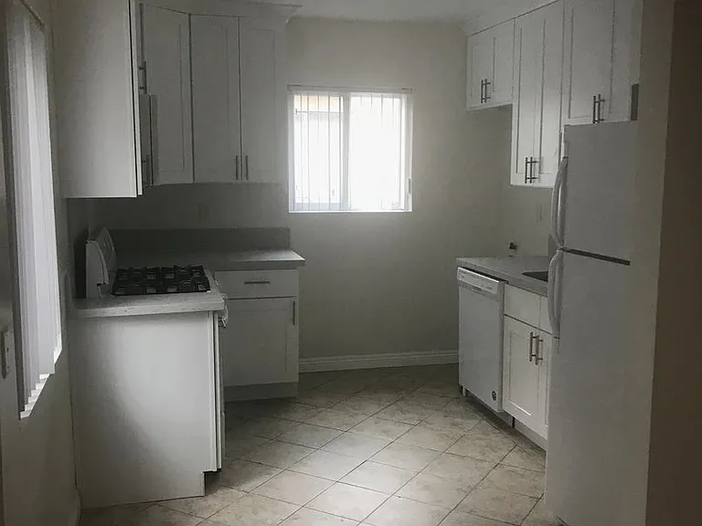 85 N Craig Ave — Photo 5