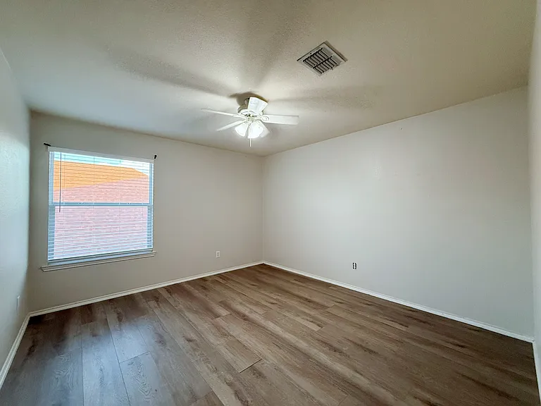 1916 Silver Leaf Dr — Photo 39