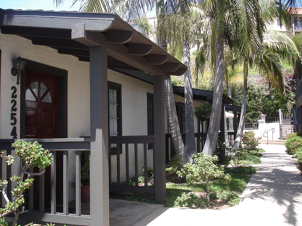 Corner unit with good natural light