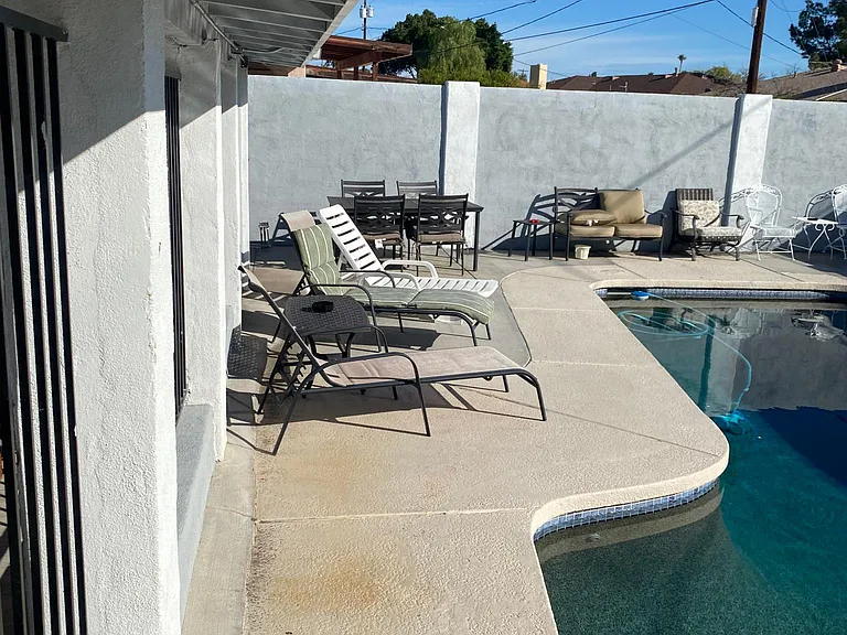 2415 W Greenbriar Dr — Photo 8