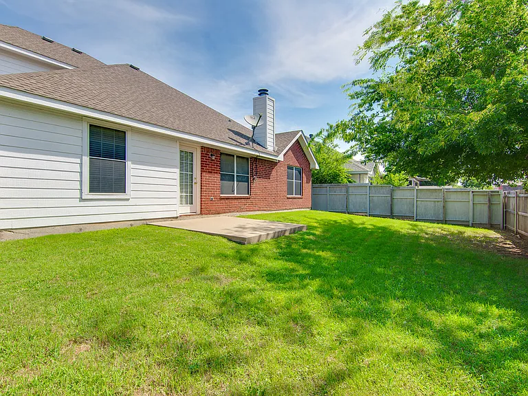 1133 Hillwood Dr — Photo 25