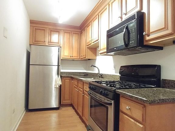 5th image of 515 W Wrightwood Ave APT 211