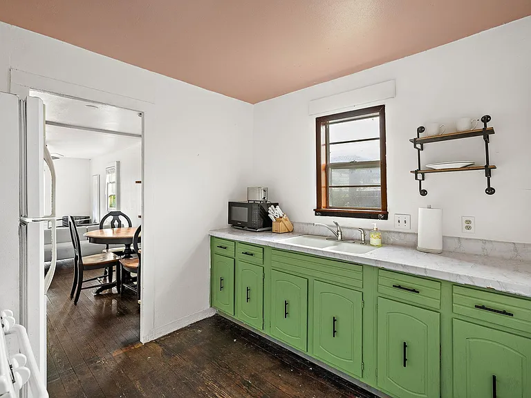 1710 Haskell St — Photo 11