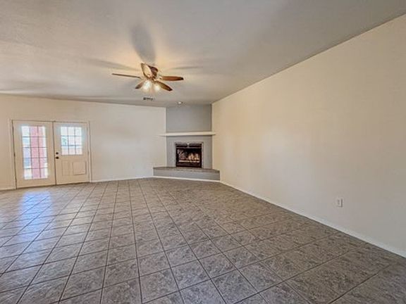 3rd image of 3729 Rosewood Ave
