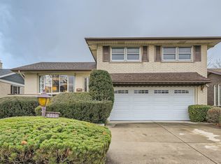 8326 N Knight Ave, Niles, IL 60714