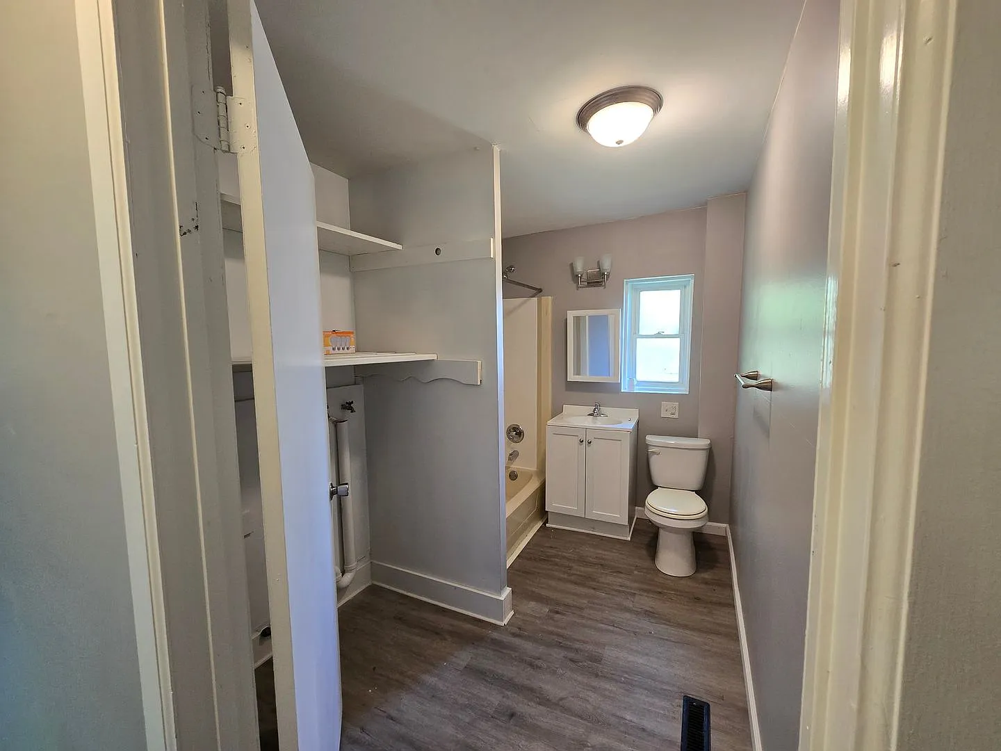 2 Bedroom House — Photo 4